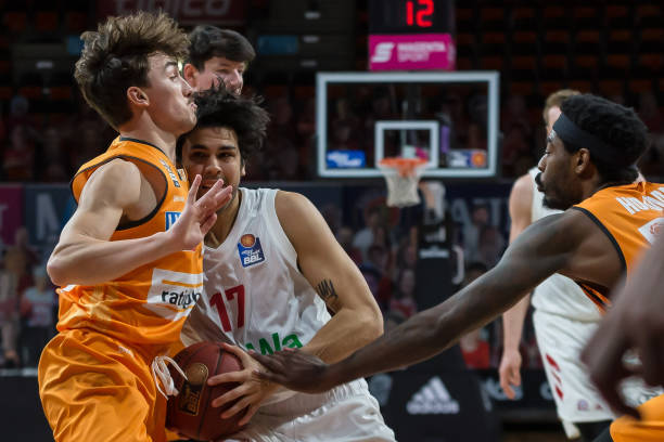 程进备受冷落，国足战绩惨淡，伊万选人困惑世人.